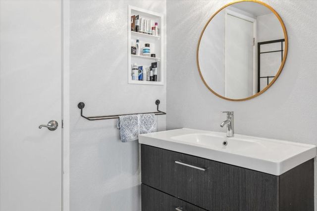 2261 Summerton Drive 32, San Jose, CA 95122