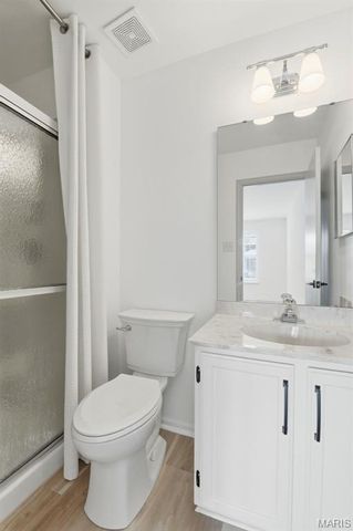 604 Pine Ridge Trails Court 202, Ballwin, MO 63021