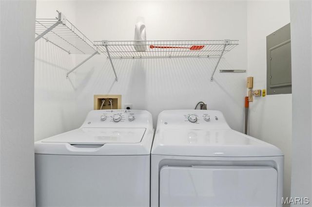 604 Pine Ridge Trails Court 202, Ballwin, MO 63021