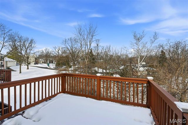 604 Pine Ridge Trails Court 202, Ballwin, MO 63021