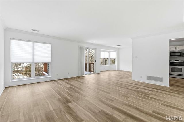 604 Pine Ridge Trails Court 202, Ballwin, MO 63021