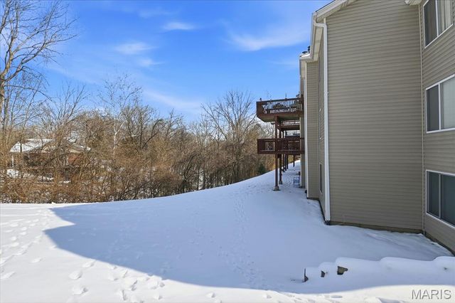 604 Pine Ridge Trails Court 202, Ballwin, MO 63021