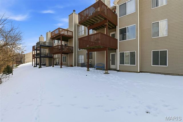 604 Pine Ridge Trails Court 202, Ballwin, MO 63021