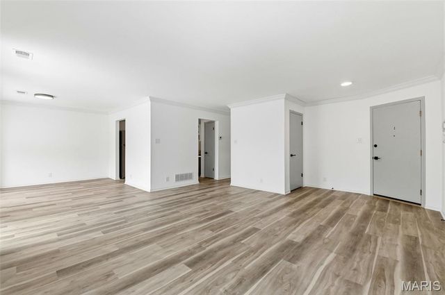 604 Pine Ridge Trails Court 202, Ballwin, MO 63021