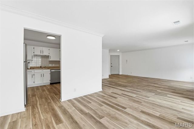 604 Pine Ridge Trails Court 202, Ballwin, MO 63021