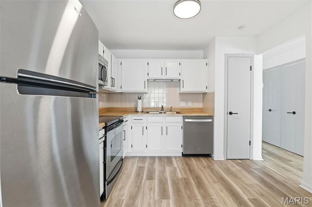 604 Pine Ridge Trails Court 202, Ballwin, MO 63021