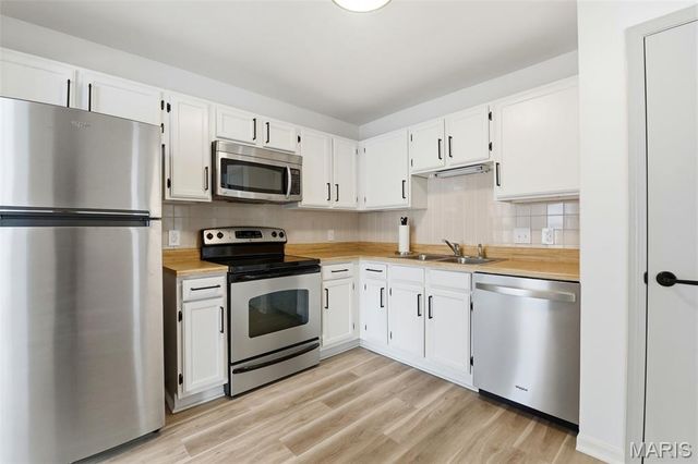 604 Pine Ridge Trails Court 202, Ballwin, MO 63021