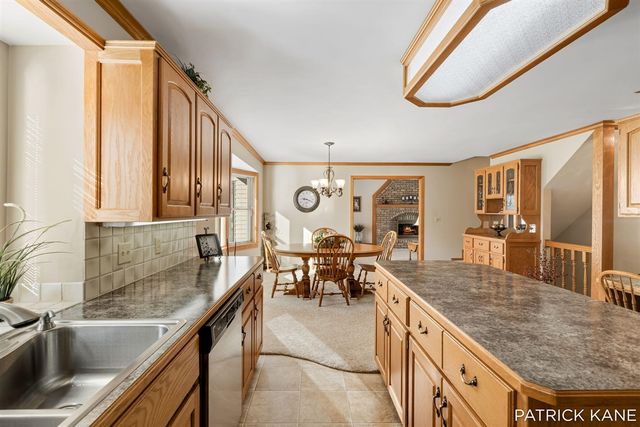 8618 Cedar Lake Drive, Jenison, MI 49428