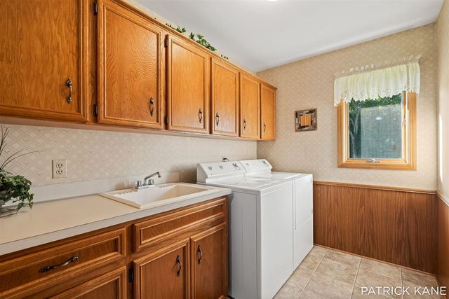 8618 Cedar Lake Drive, Jenison, MI 49428
