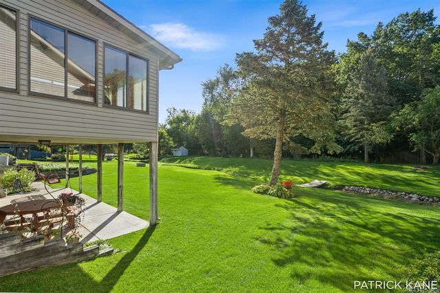 8618 Cedar Lake Drive, Jenison, MI 49428