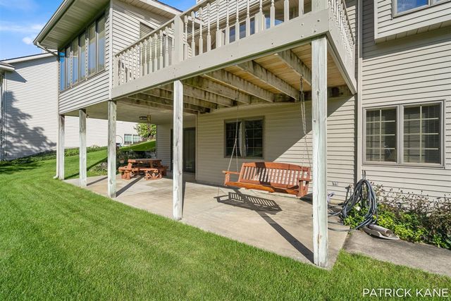 8618 Cedar Lake Drive, Jenison, MI 49428