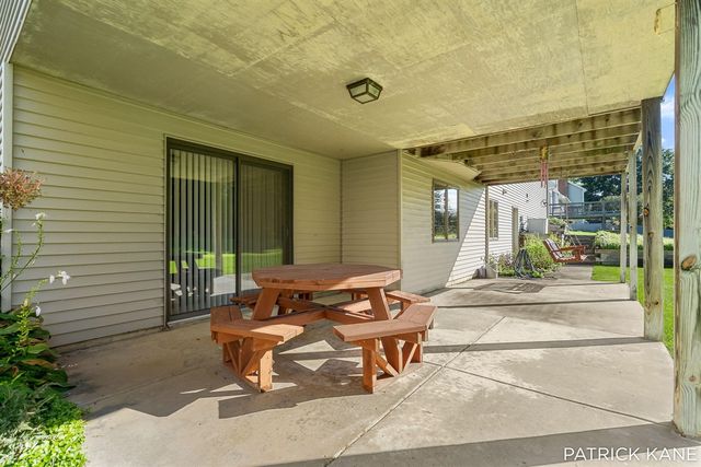 8618 Cedar Lake Drive, Jenison, MI 49428