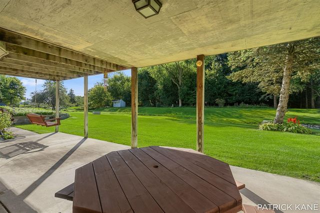8618 Cedar Lake Drive, Jenison, MI 49428