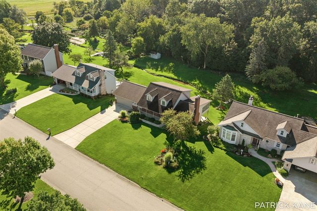 8618 Cedar Lake Drive, Jenison, MI 49428