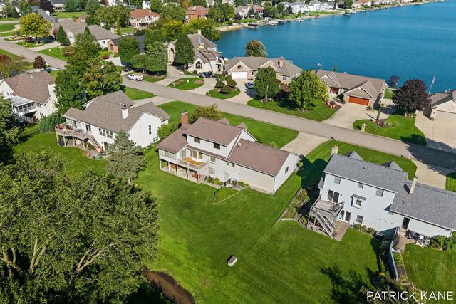 8618 Cedar Lake Drive, Jenison, MI 49428