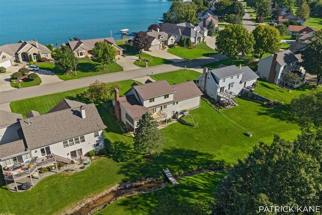 8618 Cedar Lake Drive, Jenison, MI 49428