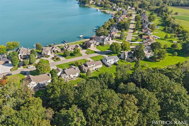 8618 Cedar Lake Drive, Jenison, MI 49428