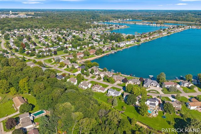 8618 Cedar Lake Drive, Jenison, MI 49428