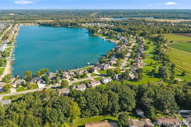 8618 Cedar Lake Drive, Jenison, MI 49428