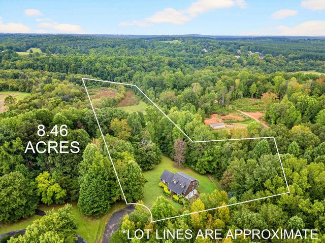 135 Pointe Drive, Campobello, SC 29322