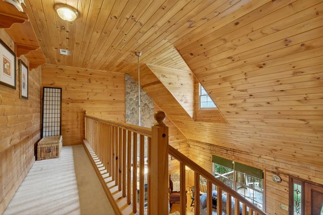 135 Pointe Drive, Campobello, SC 29322
