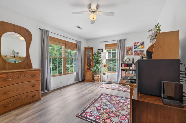 135 Pointe Drive, Campobello, SC 29322