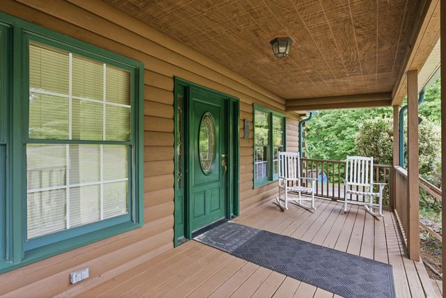 135 Pointe Drive, Campobello, SC 29322