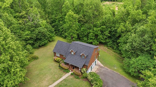 135 Pointe Drive, Campobello, SC 29322