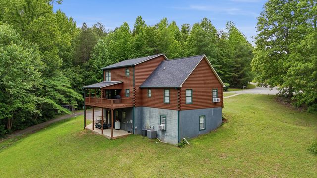 135 Pointe Drive, Campobello, SC 29322