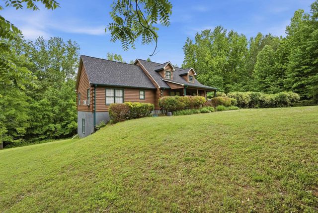 135 Pointe Drive, Campobello, SC 29322
