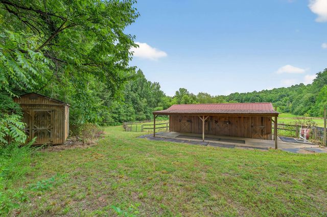 135 Pointe Drive, Campobello, SC 29322