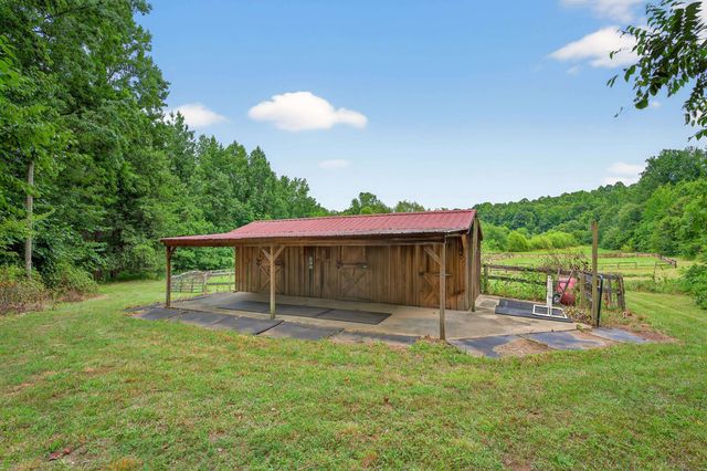 135 Pointe Drive, Campobello, SC 29322