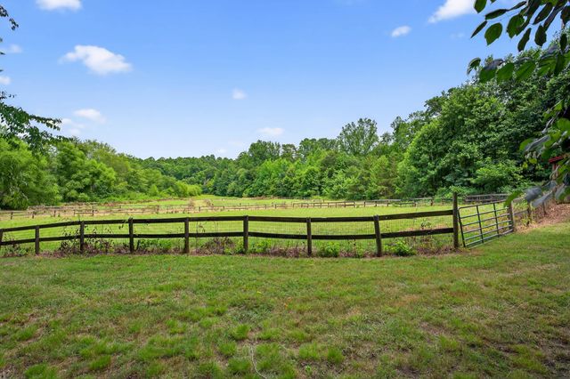 135 Pointe Drive, Campobello, SC 29322