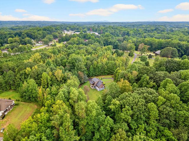 135 Pointe Drive, Campobello, SC 29322