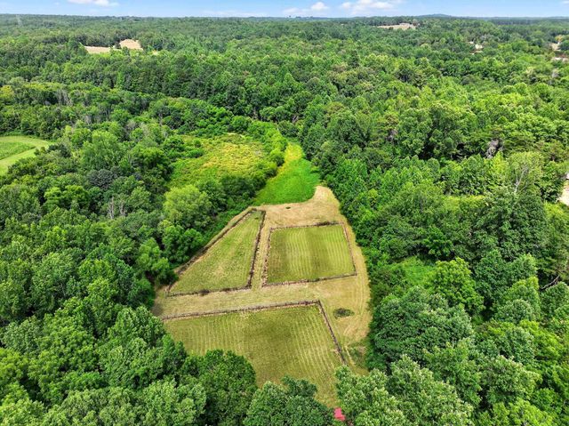 135 Pointe Drive, Campobello, SC 29322