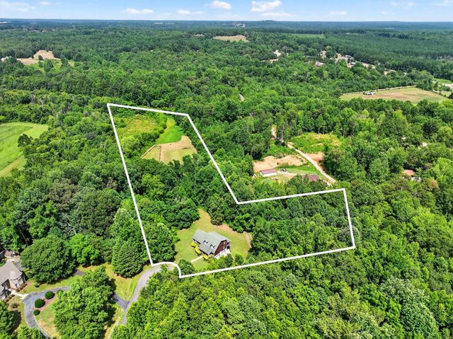135 Pointe Drive, Campobello, SC 29322