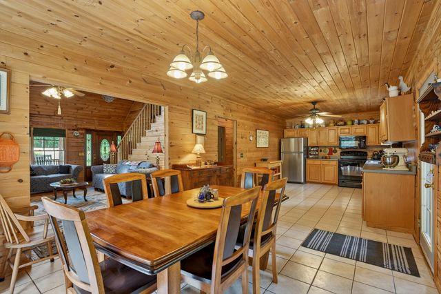135 Pointe Drive, Campobello, SC 29322