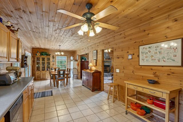 135 Pointe Drive, Campobello, SC 29322