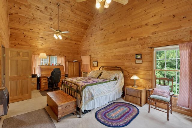 135 Pointe Drive, Campobello, SC 29322