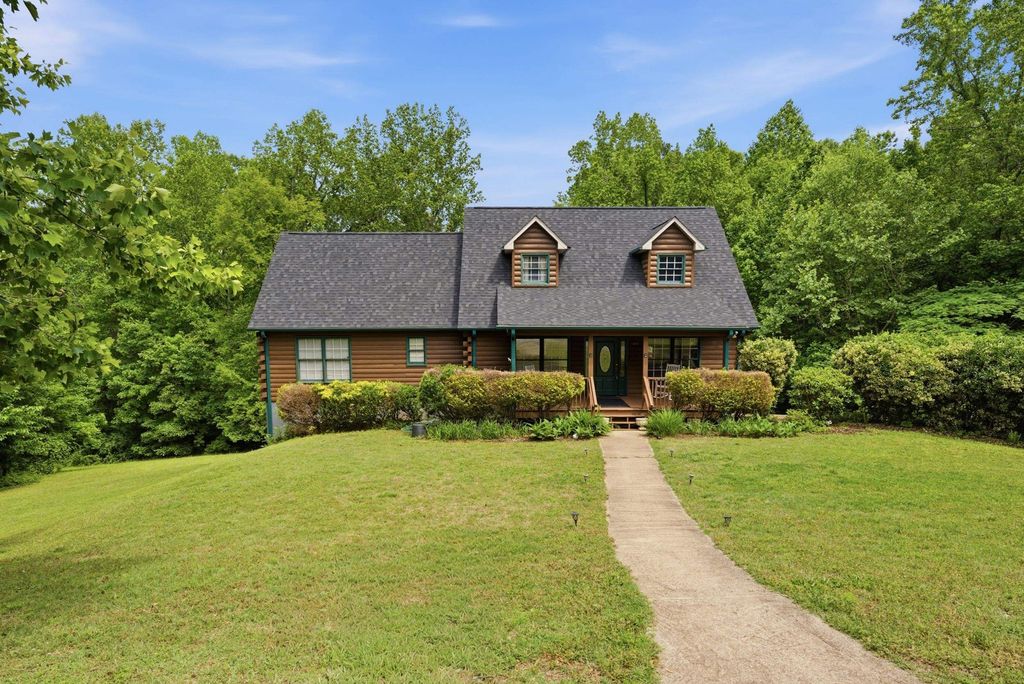 135 Pointe Drive, Campobello, SC 29322