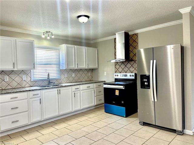 809 Garfield Court, Winston-salem, NC 27105