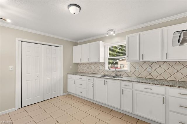 809 Garfield Court, Winston-salem, NC 27105