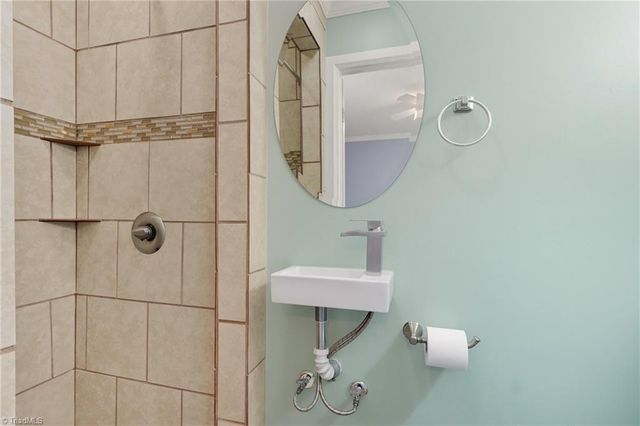 809 Garfield Court, Winston-salem, NC 27105