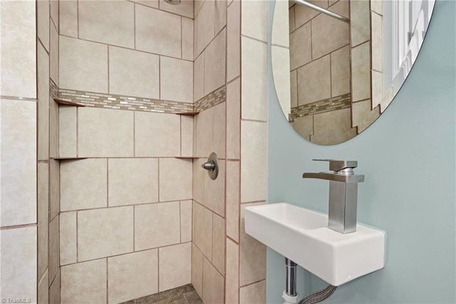 809 Garfield Court, Winston-salem, NC 27105