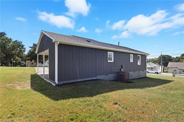 809 Garfield Court, Winston-salem, NC 27105