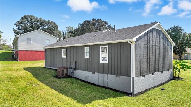 809 Garfield Court, Winston-salem, NC 27105