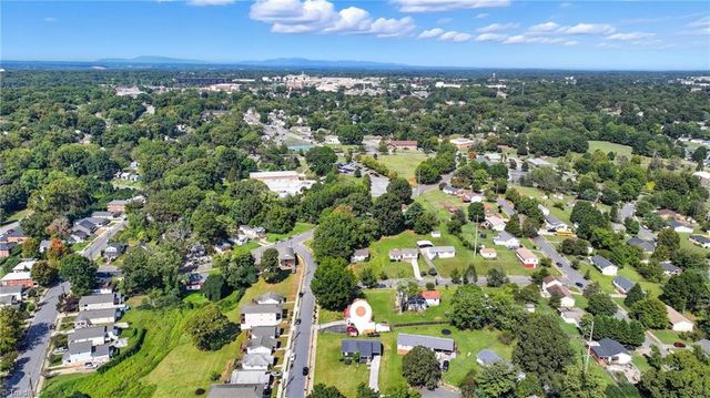 809 Garfield Court, Winston-salem, NC 27105