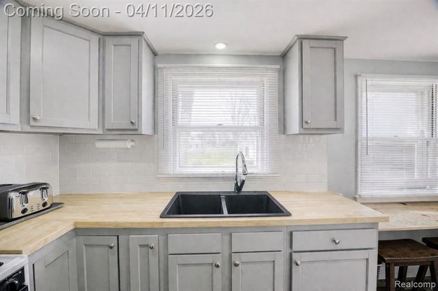 410 E Pottawatamie Street, Tecumseh, MI 49286