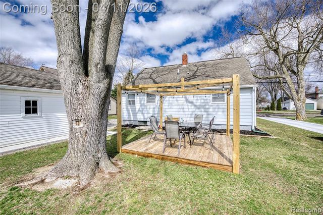 410 E Pottawatamie Street, Tecumseh, MI 49286