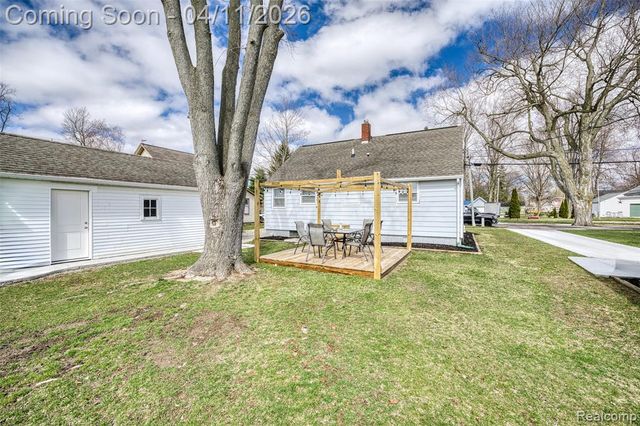 410 E Pottawatamie Street, Tecumseh, MI 49286